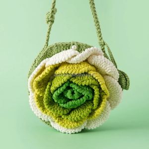 Sac à écouteurs en crochet fait main, motif rose, bandoulière décontractée ou porte-monnaie pratique, idéal pour un cadeau ou un usage personnel - Product Image 3