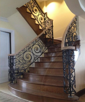 Escalier en colimaçon en acier sur mesure HZ avec rampes en fer forgé, design moderne, pour usage intérieur dans les villas