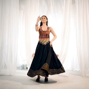 Lehenga Choli pour femmes avec dupatta orné de miroirs, robe ethnique pour les fêtes et les festivals - Product Image 1