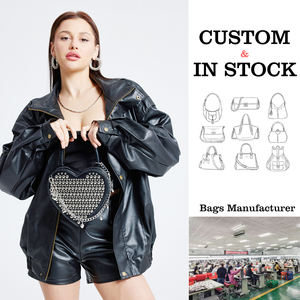 Sac à main tendance style punk à double face clouté en forme de cœur, sac bandoulière sexy pour fille avec chaîne en forme de cœur - Product Image 1