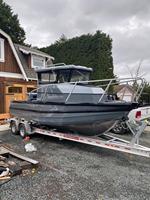 Bateau de pêche en aluminium offshore Easycraft à cabine centrale et à passage latéral de 6,85 m (22,5 pi)