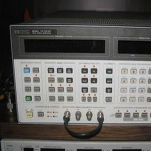 Générateur de signal à onde dentée HP8645A 2G d'occasion avec résolution de 0,01 Hz et garantie d'un an - Product Image 3