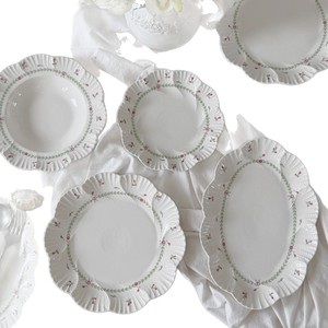Service de vaisselle en céramique French Mary <span class=keywords><strong>Sue</strong></span> rétro rose à motifs floraux et bords festonnés, assiettes ovales profondes pour le thé de l'après-midi et les desserts, compatible micro-ondes - Product Image 5
