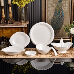 Plato Hondo Blanco Liso con Diseño Floral Irregular, Tazón para Ensalada, Vajilla Sencilla para Hogar y Restaurante, Venta al Por Mayor - Product Image 1