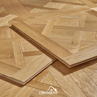 Parquet en chêne de luxe, motifs géométriques artistiques en forme de feuille, pour la décoration intérieure de villas, hôtels et maisons.