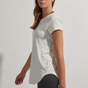 Maglietta personalizzata con orlo scavato profondo e maglietta bianca con perforazione testurizzata - Product Image 2