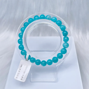 Bracelet perlé d'amazonite naturelle de 7mm avec des veines vertes bleues vibrantes et l'énergie de guérison du chakra de la gorge - Product Image 1