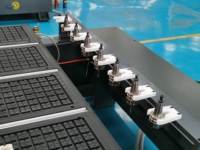 Routeur CNC automatique 1325 ATC 3 axes Syntec/Mach3 pour le traitement des feuilles de plastique à bois Servomoteur Delta à haute rigidité
