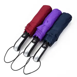 공장 저렴한 판촉 선물 우산 3 접는 자동 맞춤형 인쇄 우산 블랙 UV