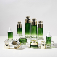 Vente en gros de flacons cosmétiques ronds en verre vert personnalisés, 30/40/50/80/100/120 ml, 30/50 g, flacons à pompe avec bouchon doré pour les soins de la peau