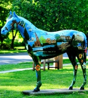 Statue de cheval animal d'extérieur grandeur nature en résine de fibre de verre Sculpture Feng Shui moderne
