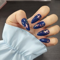 24 faux ongles à presser, bleu profond aurora, paillettes holographiques or et violettes, forme amande moyenne, réutilisables, élégants