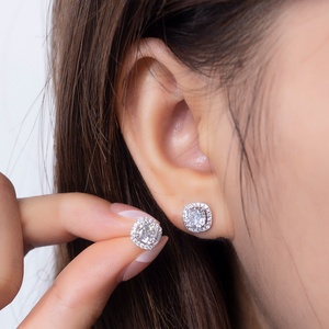 Pendientes de Diamantes con Corte Cojín en Oro Blanco de 14K, Modelo MSE-590 de Messi Jewelry - Product Image 1