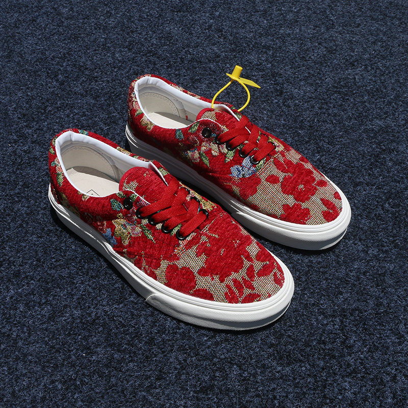 Chaussures de planche brodées rouges