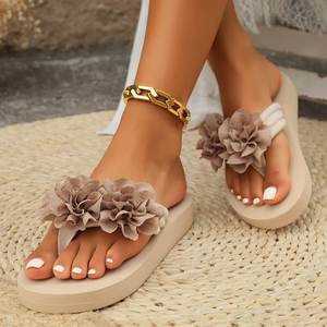 2025 moda flor decoración Chanclas Mujer verano playa antideslizante plataforma zapatillas mujer EVA suela ligera Sandalias planas 36-43 - Product Image 3