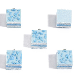 Moldes de Resina de Alta Calidad para Tiramisú Simulado al por Mayor, Miniaturas Kawaii de Pastel, Dijes de Resina de Base Plana con Ganchos - Product Image 6