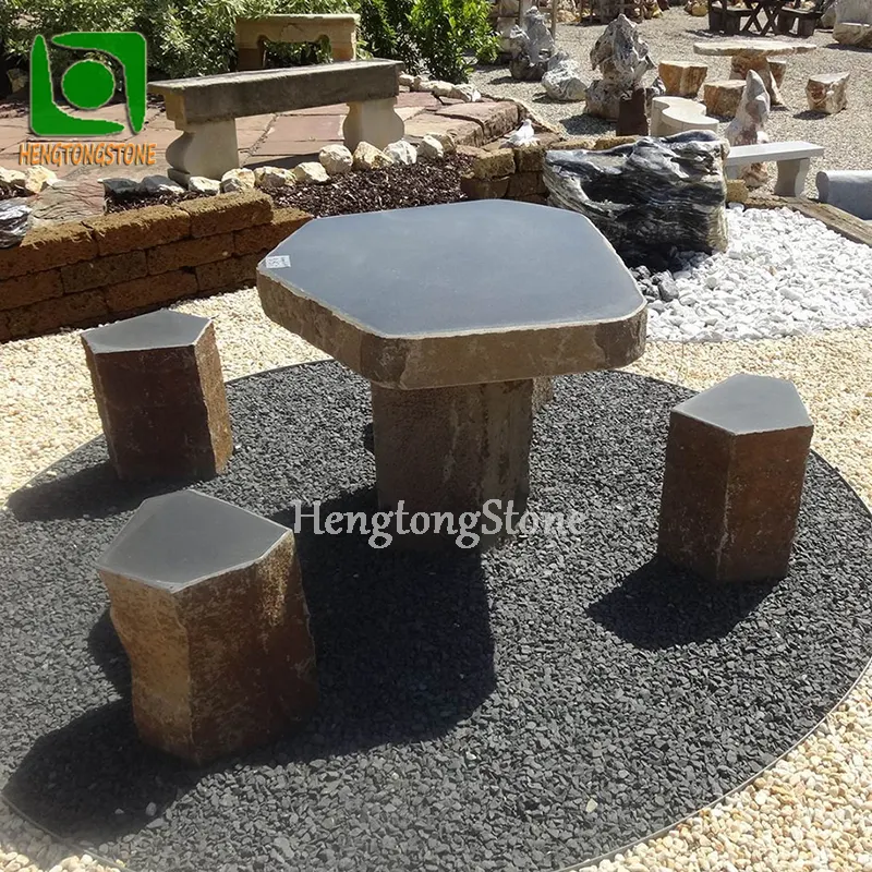 Tavolo e sedie in pietra di granito nero dall'aspetto naturale della decorazione del giardino all'aperto