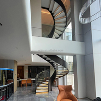 Balustrades d'escaliers en colimaçon en bois intérieur moderne Design durable pour Villa Hôtel Appartement Usage domestique
