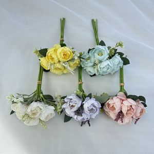 Disposizione floreale con eleganti fiori di rosa palmare felice peonia per il matrimonio e l'evento di natale - Product Image 1