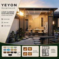 Véranda extérieure Yeyon OEM avec toit à pignon, porte ouvrante, murs entièrement vitrés, plancher en bois ventilé, serre en verre
