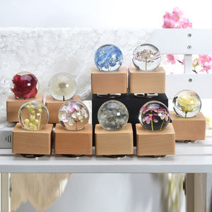 LED Night Light Speaker Real Preserved Flower Crystal Acrylic Ball Customizable Pattern ISO 9001 Certified for Valentine's Day - Product Image 5