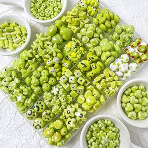 Perline in Ceramica Verde Frutta Fresca Serie QY, Perline Distanziatrici in Porcellana Verde Menta, Bulk Estetico Cuore Stella, Gioielli Fai da Te Cina - Product Image 1