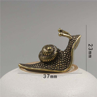 Miniature de bureau en forme d'escargot en laiton massif de style rétro, simulation d'animal, petit ornement de bureau, artisanat en métal