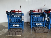 4-35 Machine automatique de fabrication de briques écologiques Machine électrique de fabrication de briques de terre de pavage en plastique recyclé Machine de pose de briques