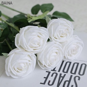 Delicato Bouquet bianco artificiale con vero tocco di petali di rosa arancione composizione floreale regalo fai da te prezzo - Product Image 4
