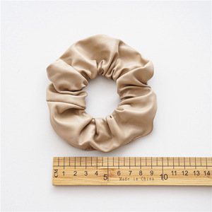 FanYue Multi Color Fashion 2022 Faux Pu Leather Scrunchies Chouchou para mujer - Product Image 5