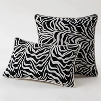 Housse de coussin imprimée zèbre 18x18 pouces, taie d'oreiller en velours à motif animal, coussin décoratif moderne pour la maison, l'hôtel, le salon, le canapé