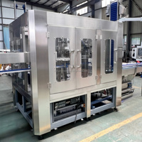 Machine de lavage, remplissage et bouchage entièrement automatique trois-en-un pour bouteilles en verre et PET, équipement de production et d'embouteillage d'eau potable