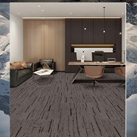 Dalles de moquette commerciales modernes 100 % nylon tuftées, avec support en PVC antidérapant, résistantes à l'eau et écologiques, pour la maison, le bureau et les salles à manger