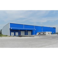 Nouvelle construction de bâtiment d'entrepôt en structure métallique légère, poutres de type H, panneaux EPS/PU, surface galvanisée à chaud