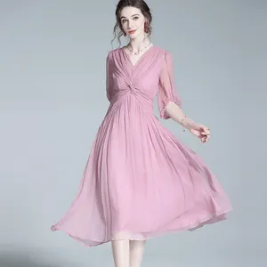 China seda vestido fabricação atacado v-pescoço vestido rosa simples para as mulheres