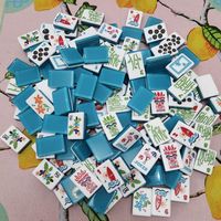 En stock – Nouveau jeu de Mahjong américain moderne 2026 – 160 tuiles en acrylique superposées thème Hawaï Plage Surf – Dos en marbre bleu – Pour 4 joueurs – Soirée de jeu