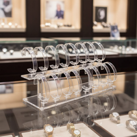 Support de présentation à deux niveaux en acrylique transparent pour montres et bracelets, conçu pour les comptoirs de vente au détail et l'organisation de bijoux