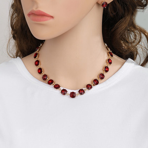 Ensemble collier et boucles d'oreilles géométriques en alliage rouge et strass pour soirée, bijoux tendance - Product Image 1