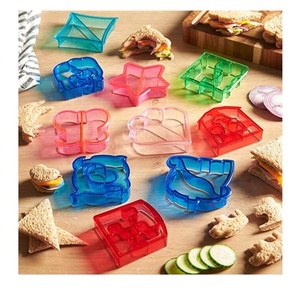 12cm diverses formes en plastique Sandwich Maker et Cutter moule maison <span class=keywords><strong>ustensile</strong></span> <span class=keywords><strong>pour</strong></span> faire <span class=keywords><strong>voiture</strong></span> papillon chien en forme de coeur pain - Product Image 1