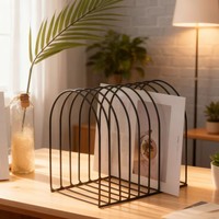 D5132 Porte-journaux en fil métallique en forme d'arche décoratif, directement de l'usine, support pour casquettes, présentoir