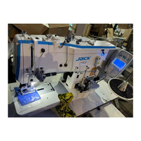 Machine à boutonnières Jack 782G conçue pour coudre les boutonnières sur les chemises et chemisiers pour hommes et femmes, les vêtements de travail et les vêtements pour femmes.