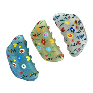 Accessoire de cheveux pour femme, forme irrégulière florale givrée, style japonais, été 2022, acrylique, pince à cheveux fixe en forme de requin - Product Image 5