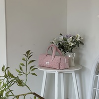Sac de rangement matelassé en forme de cœur pour vêtements, gain de place, durable, design moderne pour les voyages, la salle de sport et l'usage quotidien