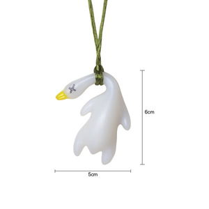 Pendentif de voiture canard rôti changeant de couleur, 6 cm de haut, en résine, style dessin animé, ornement de rétroviseur, décoration intérieure de voiture - Product Image 2
