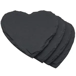 Les fabricants Jutien fournissent en gros une plaque en ardoise en forme de cœur sous-verre noir pierre naturelle tampon isolant plaque en pierre européenne