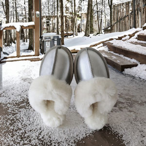 Chaussons en suède coloré et pelucheux pour hommes et femmes, semelle épaisse antidérapante, confortables pour l'hiver, usage domestique, en TPR, fourrure douce, pour couple - Product Image 3