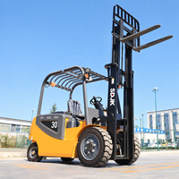Chariot élévateur électrique à quatre roues de 3 tonnes, alimenté par batterie au lithium, pour entrepôt, avec conducteur à bord