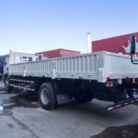 Bon prix, nouveau camion remorque chinois Howo 4X2 6 roues pour le transport de marchandises à vendre