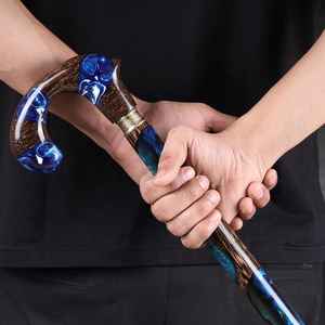 Bastón de Madera con Empuñadura de Resina Moderna que Combina el Encanto Clásico de la Madera con la Durabilidad Elegante de la Resina - Product Image 1