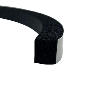 Bande isolante en mousse pour <span class=keywords><strong>climatiseur</strong></span> NBR + PVC 2 rouleaux 1x1 pouce 6.5 pieds de long, coupe-froid pour fenêtre. - Product Image 3